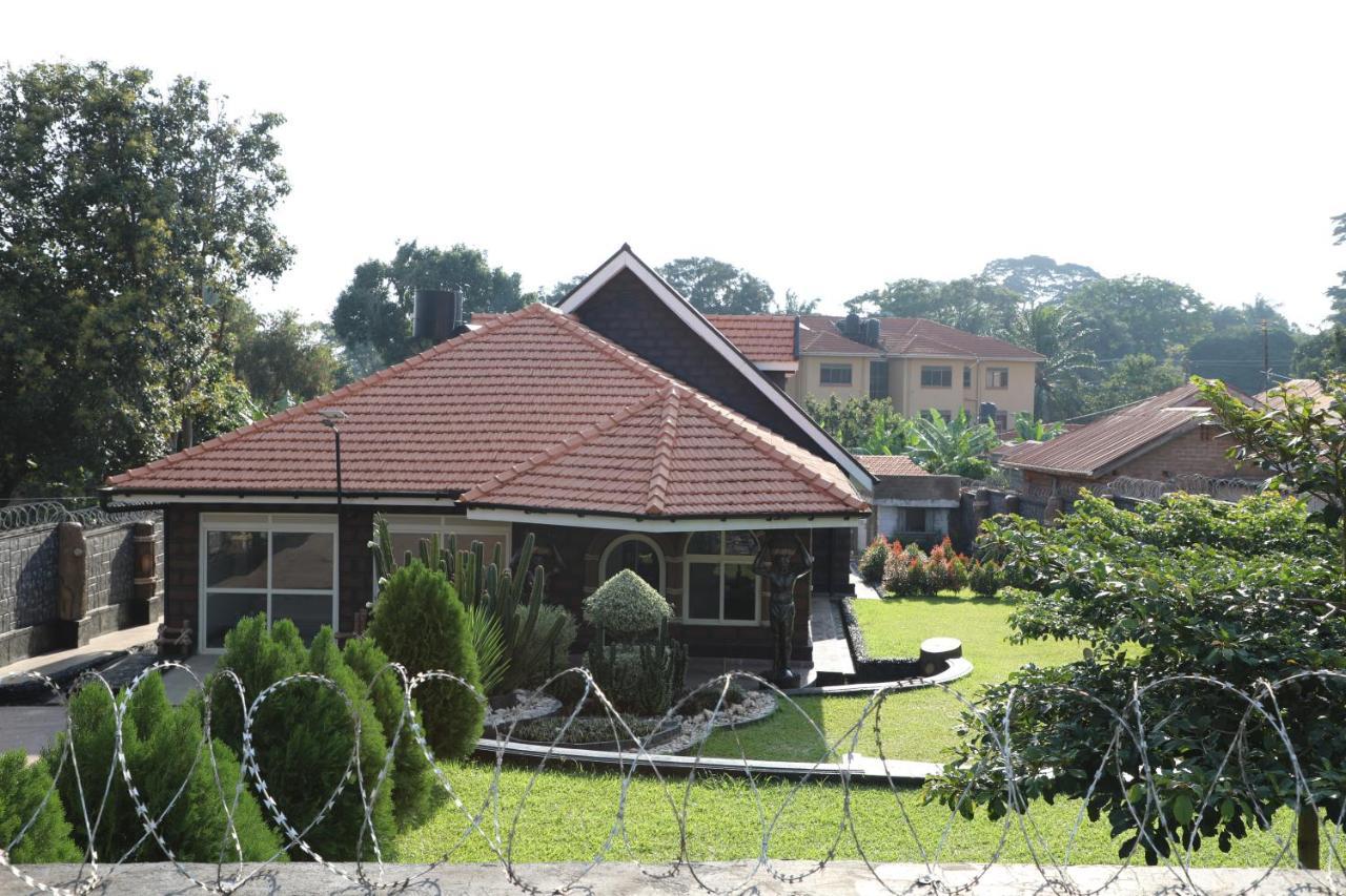 Stallion Place - Bed And Breakfast 坎帕拉 外观 照片
